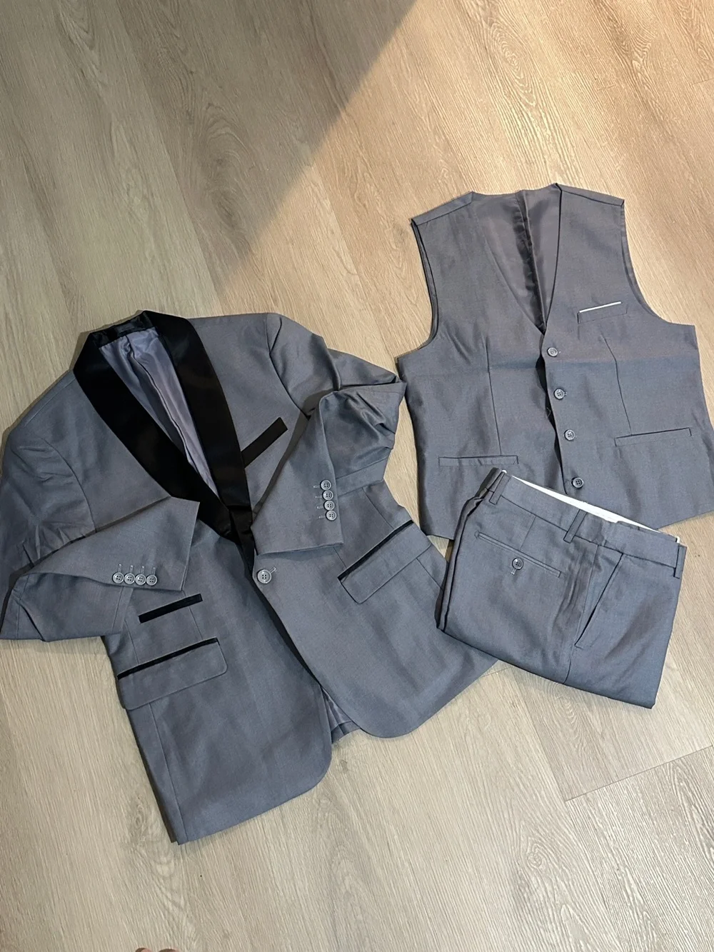 Men's Gray Three-Piece Suit with Black Satin Lapel XS